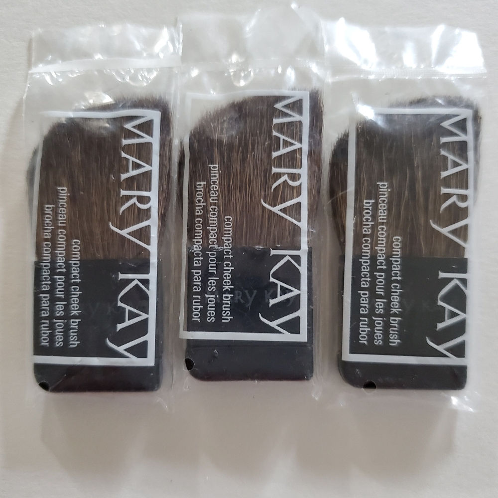 New Unopened MaryKay Compact Cheek Brush (All 3)